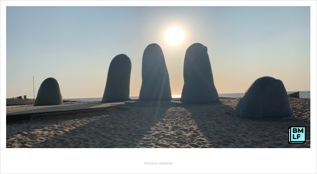Monumento Los Dedos na praia Brava, Punta del Este, Uruguai